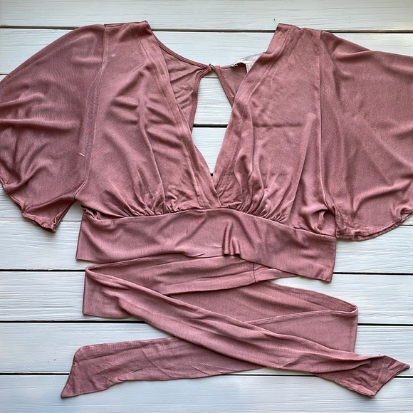 Forever 21 Wrap Around Crop Top size M - Picture 1 of 4